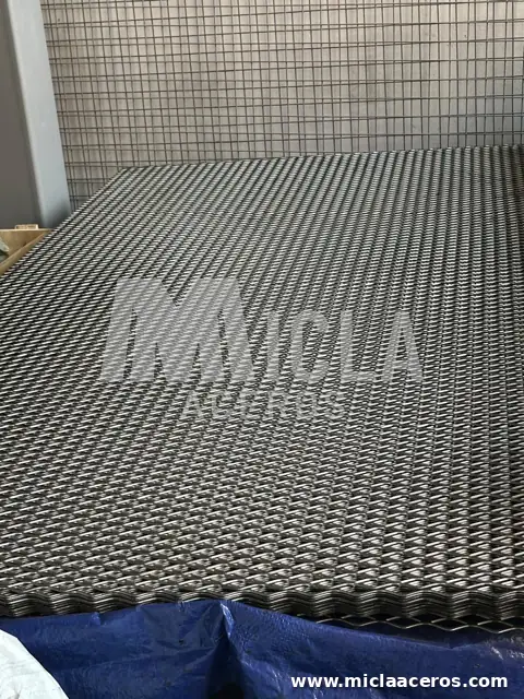 Planchas de metal expandido en stock